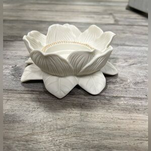 PARTYLITE Magnolia Lotus Flower Blossom Pillar Candle Holder P7369 without Box